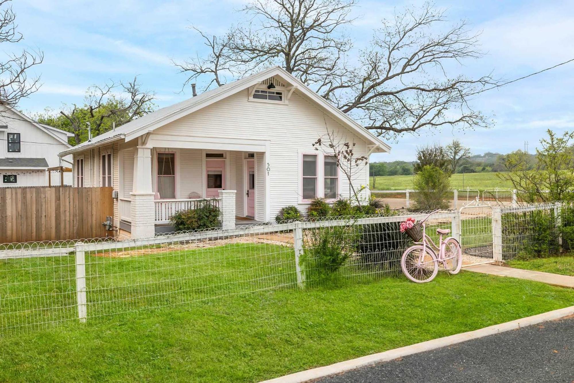 Pink Duchess - Mins To Main Hot Tub & Fire Pit Villa Fredericksburg Exteriör bild