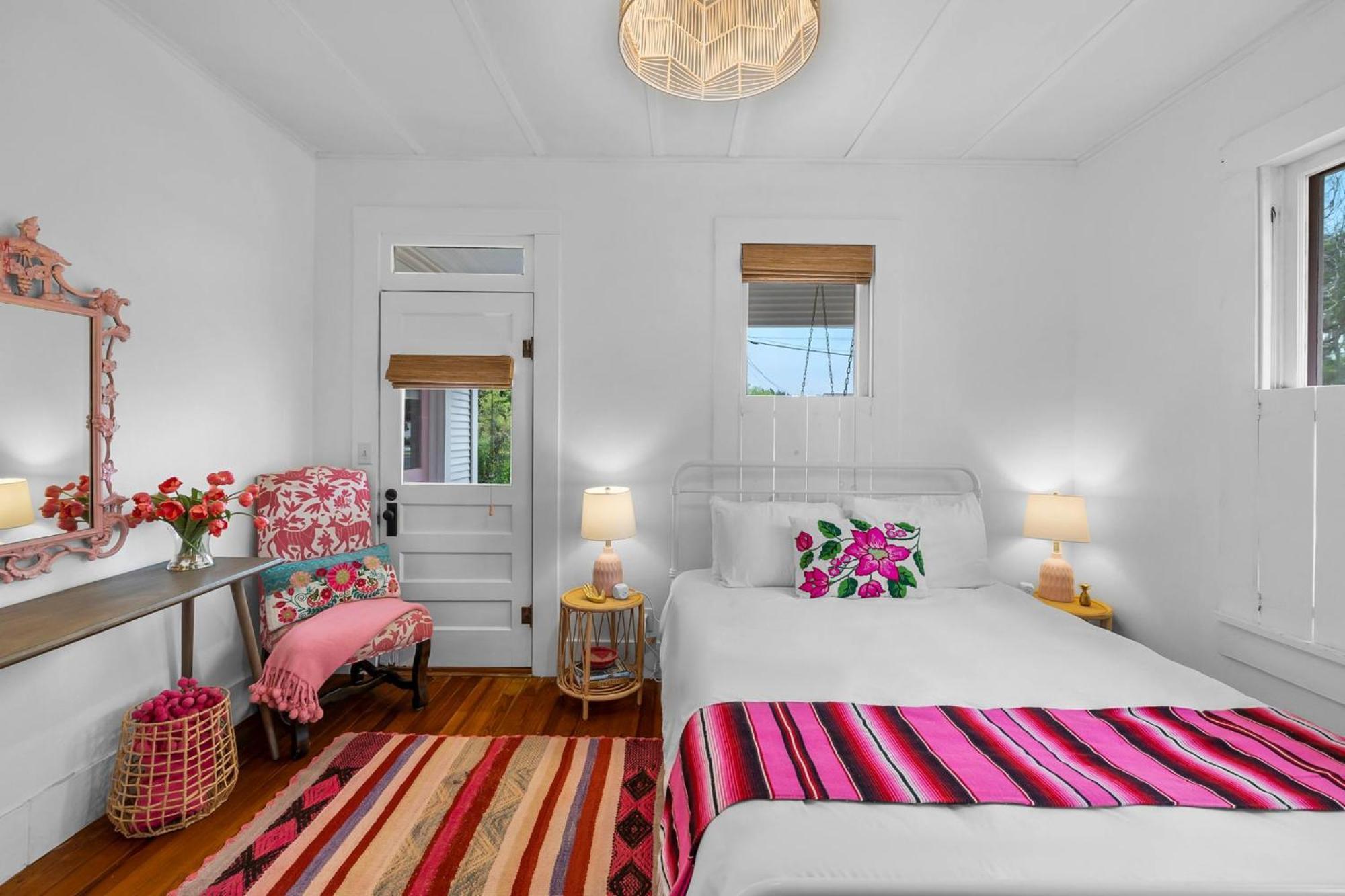 Pink Duchess - Mins To Main Hot Tub & Fire Pit Villa Fredericksburg Exteriör bild
