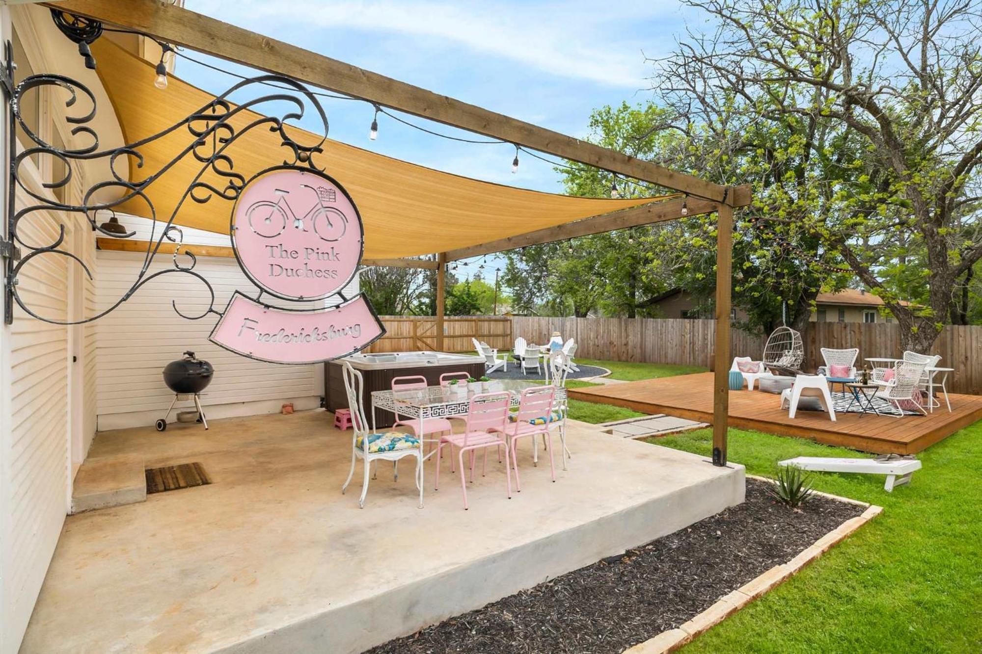 Pink Duchess - Mins To Main Hot Tub & Fire Pit Villa Fredericksburg Exteriör bild