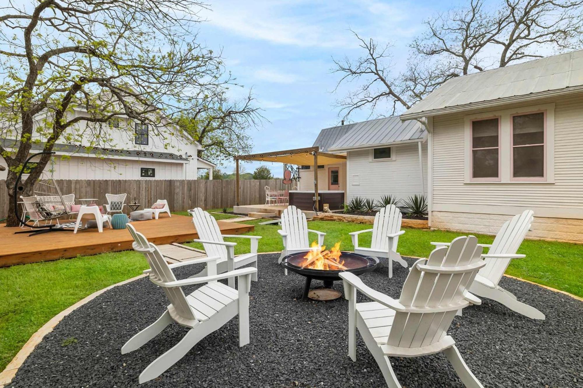 Pink Duchess - Mins To Main Hot Tub & Fire Pit Villa Fredericksburg Exteriör bild
